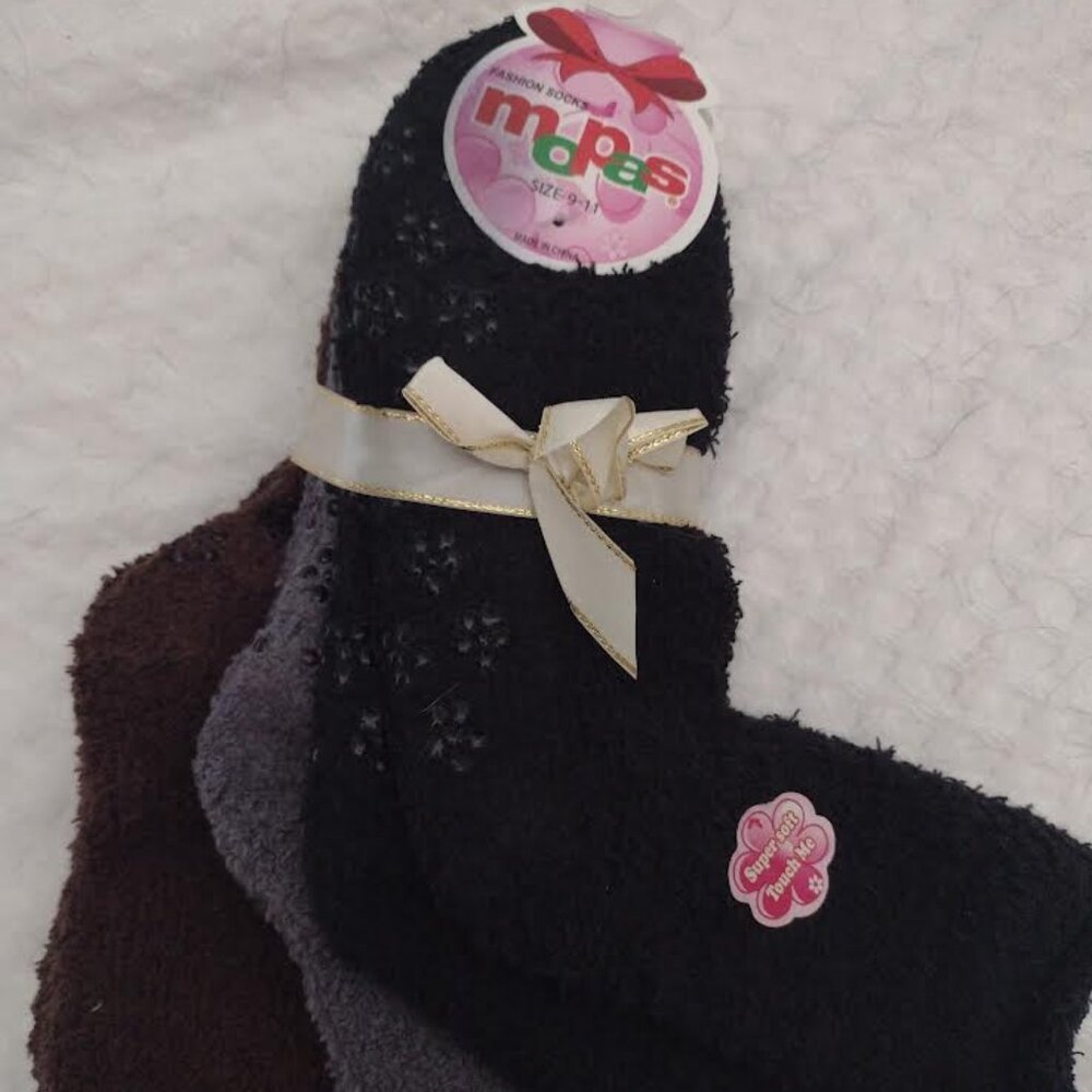 SOFT SOCKS WITH RUBBER PADS ON BOTTOM *NEW* PACK 3